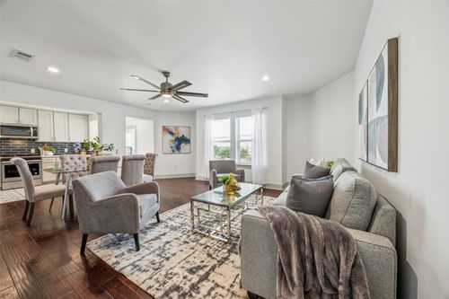1964 W Davis St, Dallas, TX, 75208-5503 | Card Image