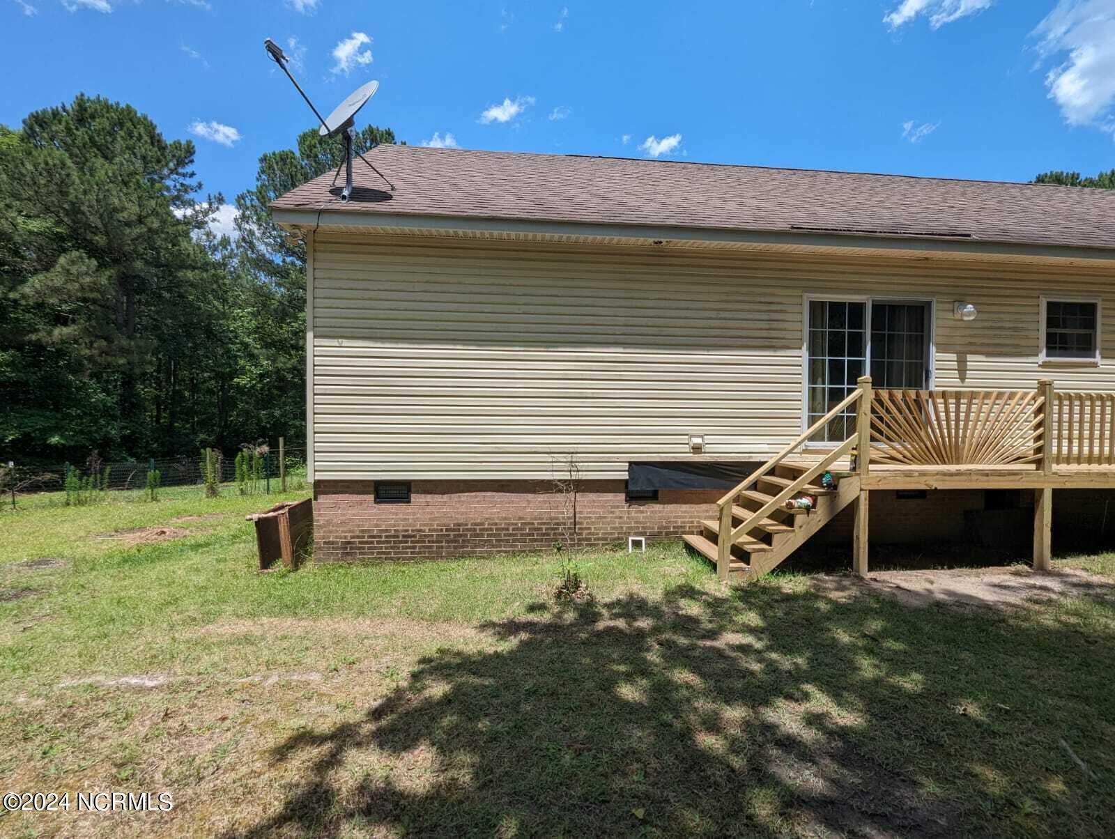 White Rock Pl, Vass, NC 28394