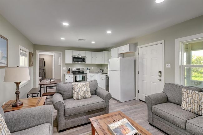 1010 First St Street, House other with 6 bedrooms, 4 bathrooms and 8 parking in Bayside TX | Image 37
