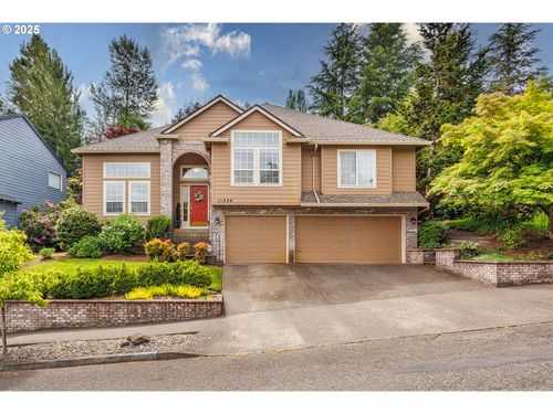 11544 Se Highland Loop, Clackamas, OR, 97015-7204 | Card Image