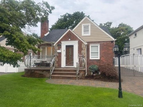 302 Oakford Street, Hempstead, NY, 11552 | Card Image