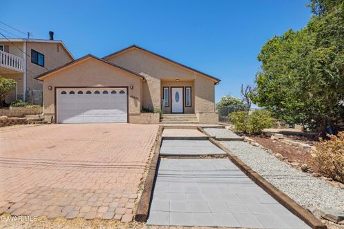42647 Pinecliff St, Lake Hughes, CA, 93532-1306 | Card Image