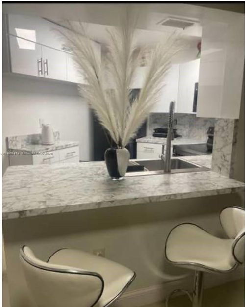 e109-9715 Fontainebleau Blvd, Miami, FL, 33172 | Card Image