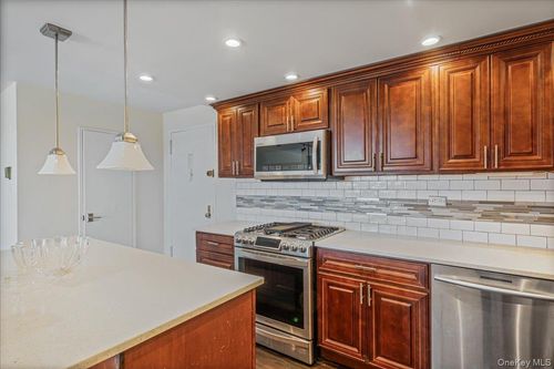 10-p-18-15 215th St, Bayside, NY, 11360-2143 | Card Image