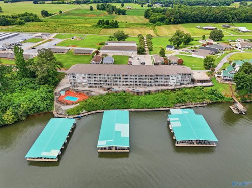 b1-5590 Bay Village Dr, Athens, AL, 35611-3710 | Card Image