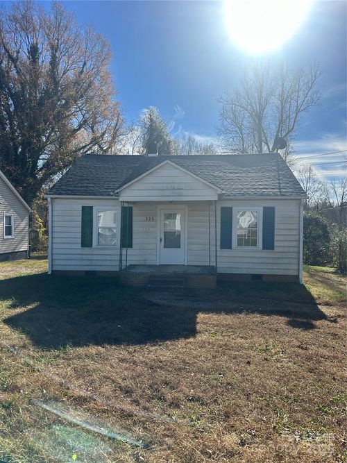 323 W Bingham St, Statesville, NC, 28677-3927 | Card Image