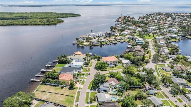 1816 Bayou Grande Blvd Ne, House other with 3 bedrooms, 2 bathrooms and null parking in St Petersburg FL | Image 29