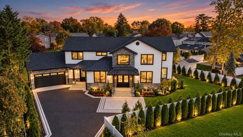 620 Boelsen Dr, Westbury, NY, 11590-5903 | Card Image