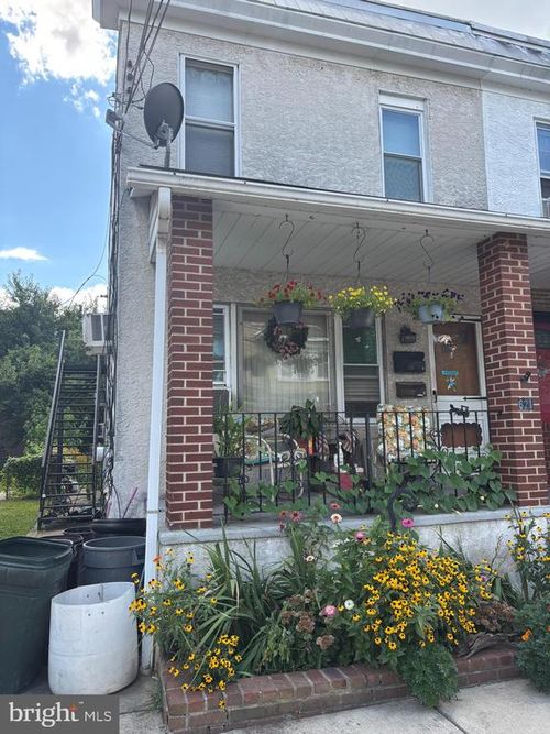 621 Maddock St, CRUM LYNNE, PA, 19022-1210 | Card Image