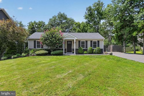 19510 Fisher Ave, Poolesville, MD, 20837-2000 | Card Image