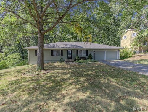 320 Hillcrest Dr, Carlinville, IL, 62626-1548 | Card Image