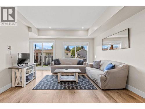 17-255 Taylor Rd, Kelowna, BC, V1X4G1 | Card Image