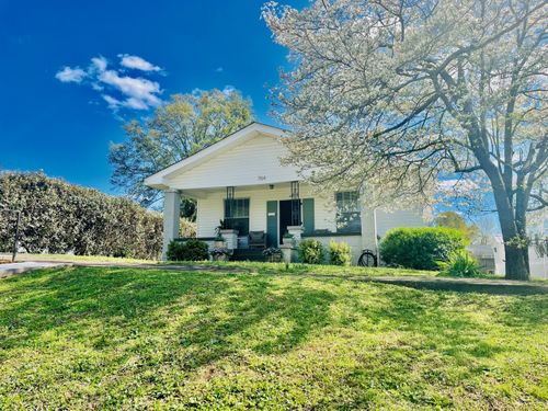 704 E 4th St, Tuscumbia, AL, 35674-2108 | Card Image