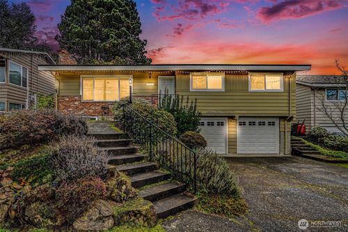 7028 39th Avenue Ne, Seattle, WA, 98115 | Card Image