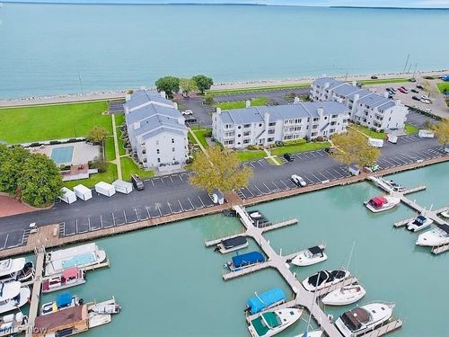 208 Clinton Reef Dr, Port Clinton, OH, 43452-9304 | Card Image