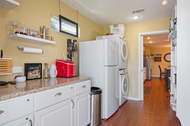 876 Kahla Dr, House other with 5 bedrooms, 2 bathrooms and 2 parking in Crystal Beach TX | Image 24