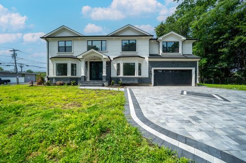 17 Park Dr E, Syosset, NY, 11791-5218 | Card Image