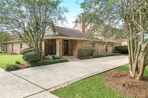 8 Doescher Dr, Harahan, LA, 70123-4810 | Card Image