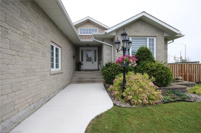 590 Mohini Pl, House other with 4 bedrooms, 3 bathrooms and 6 parking in Kingston ON | Image 2