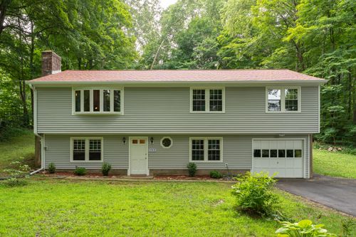 142 Wilderwood Dr, Guilford, CT, 06437-1301 | Card Image