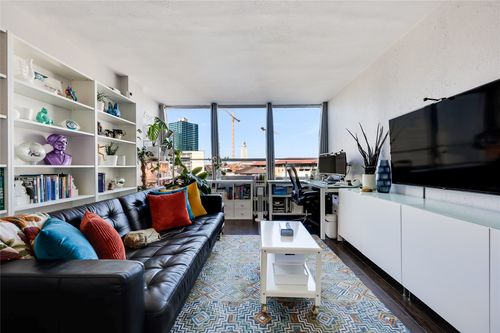 a-711-1800 Lavaca St, Austin, TX, 78701-1336 | Card Image