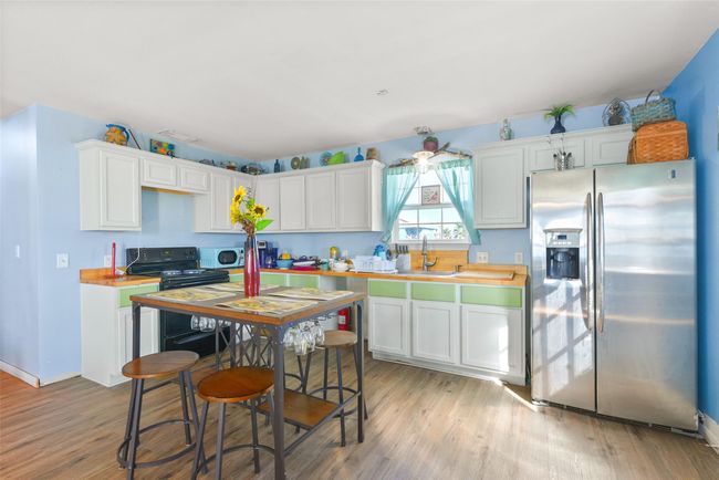 1018 Dolphin Rd, House other with 2 bedrooms, 1 bathrooms and null parking in Gilchrist TX | Image 5