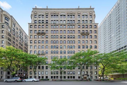 12b-3530 N Lake Shore Dr, Chicago, IL, 60657-1837 | Card Image