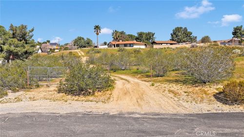 31120511 Oneida Ct, Apple Valley, CA, 92307 | Card Image