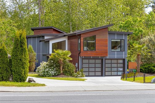 1165 Royal Oak Dr, Saanich, BC, V8X3T7 | Card Image