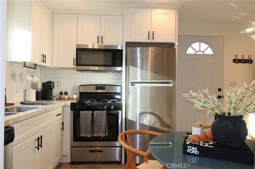 6602 De Celis Pl, Van Nuys, CA, 91406-5710 | Card Image