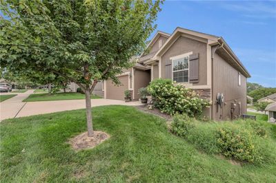 View of front facade featuring a front lawn | Image 3