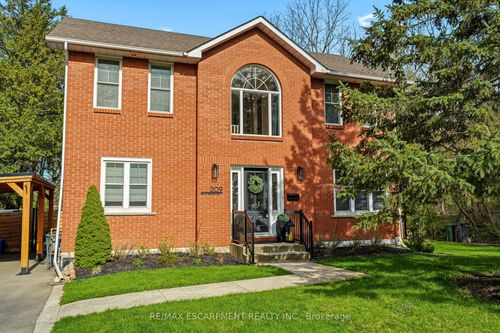 209 Rifle Range Rd, Hamilton, ON, L8S3B8 | Card Image