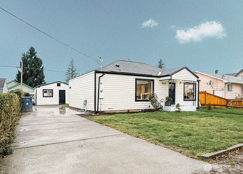 320 E Orange Ave, Burlington, WA, 98233-2219 | Card Image