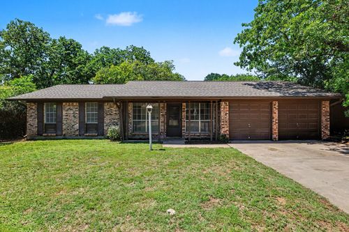 60 Somerset Ter, Bedford, TX, 76022-6541 | Card Image