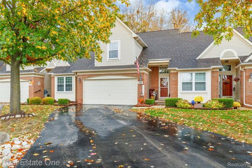 5580 Elmhurst Dr, Trenton, MI, 48183-7204 | Card Image