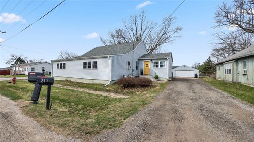 211 Brush Ave, Urbana, IA, 52345-9001 | Card Image