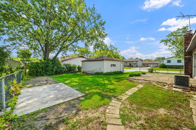 17433 Appletree Dr, House other with 3 bedrooms, 1 bathrooms and 6 parking in Hazel Crest IL | Image 24