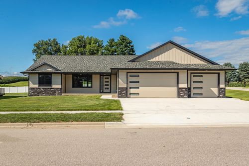 1009 Valley View Dr, Holmen, WI, 54636-7705 | Card Image
