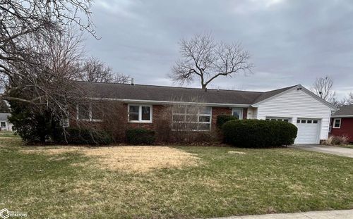 104 W Meadow Ln, Marshalltown, IA, 50158-5108 | Card Image
