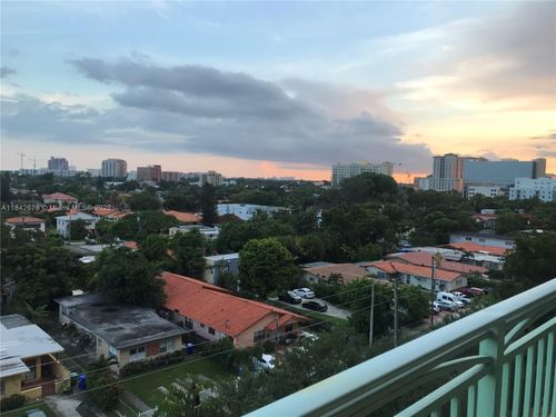 apt-811-3500 Coral Way, Miami, FL, 33145-3066 | Card Image