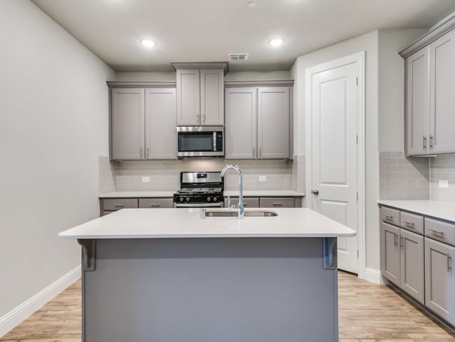 1036 Foxglove Dr, Townhouse with 3 bedrooms, 3 bathrooms and null parking in Carrollton TX | Image 10