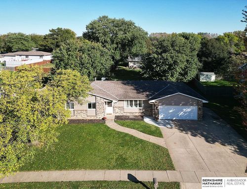 2847 Hogan Ln, Fremont, NE, 68025-2111 | Card Image