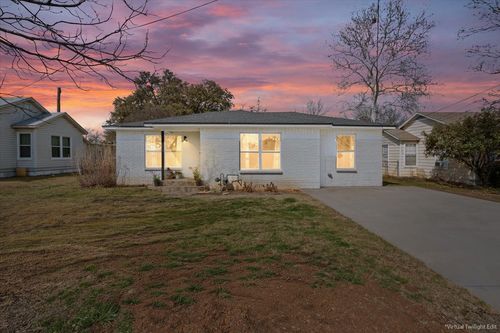 1309 W 10th St, Mcgregor, TX, 76657-1924 | Card Image