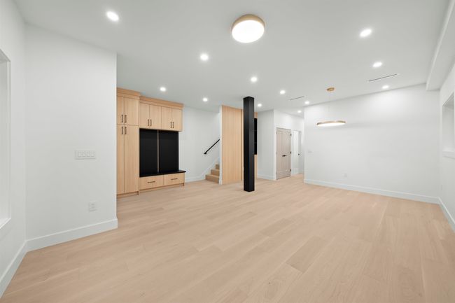 5628 Chaffey Ave, Home with 6 bedrooms, 5 bathrooms and 2 parking in Burnaby BC | Image 4