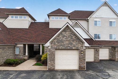 863 Amanda Ln, Pontiac, MI, 48340-1378 | Card Image