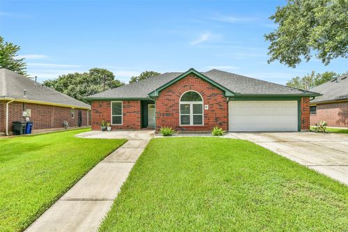 515 Valley Dr, Dickinson, TX, 77539-4016 | Card Image