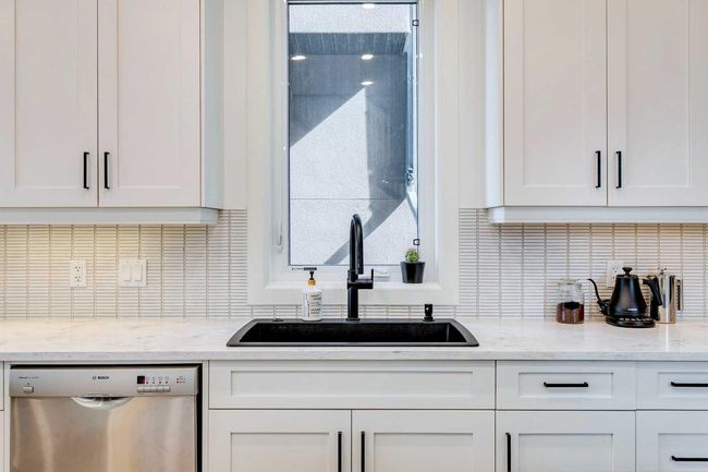 18 27 Avenue Sw, House other with 4 bedrooms, 4 bathrooms and 2 parking in Calgary AB | Image 10