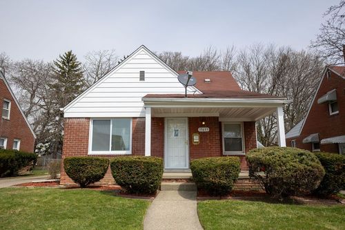 15655 Ego Ave, Eastpointe, MI, 48021-3660 | Card Image