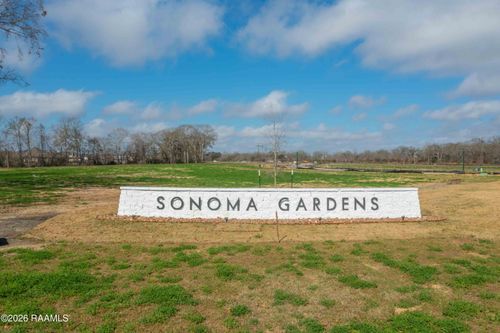 102 Castle Cir, Lafayette, LA, 70506-7017 | Card Image