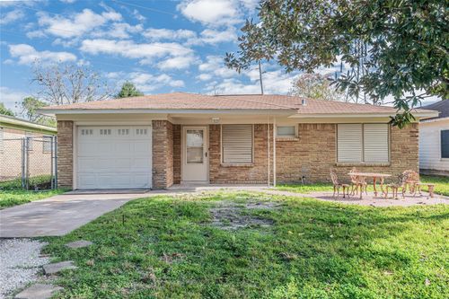 124 N Washington St, Texas City, TX, 77591-3758 | Card Image